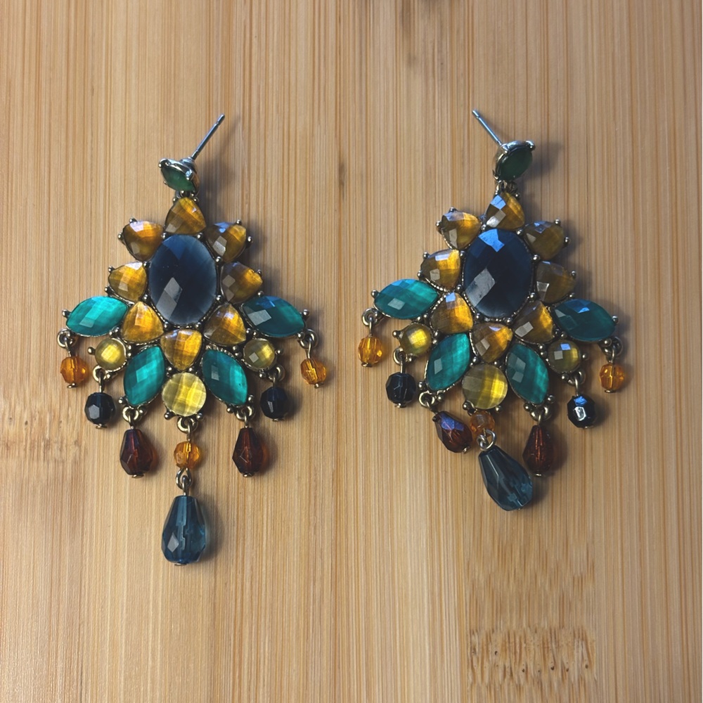 Vintage-looking Statement costume jewelry post earrings